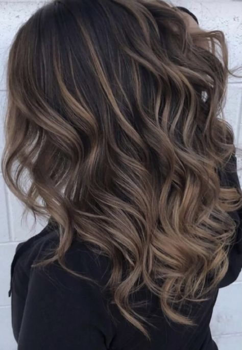 Highlights For Dark Brown Hair, Winter Hair Colors, Rambut Brunette, Brunette Hair With Highlights, Dark Hair With Highlights, Brunette Balayage Hair, Brown Hair Balayage, Highlights Brown Hair, Peinados Fáciles Para Cabello Corto