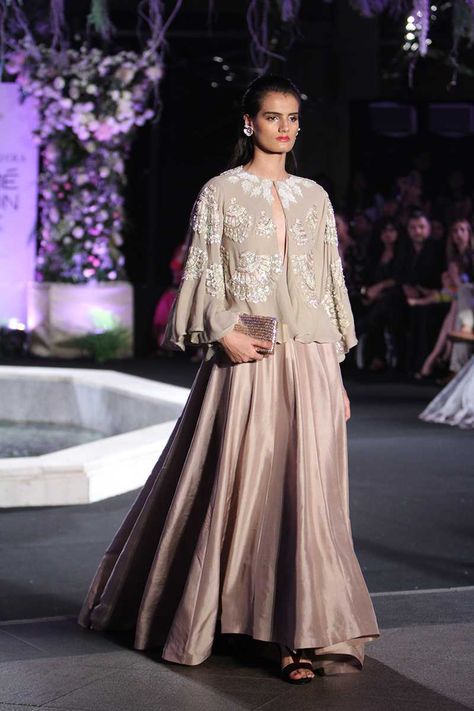 Manish Malhotra | Lakme Fashion Week Winter Festive 2016 #LFWWF2016 #manishmalhotra #PM Puja Outfits, Long Skirt Top Designs, Gaun Dress, Fashion Week Winter, Fashion Week 2024, Western Clothes, Lehenga Blouse Designs, Lengha Choli, Dress Stylish