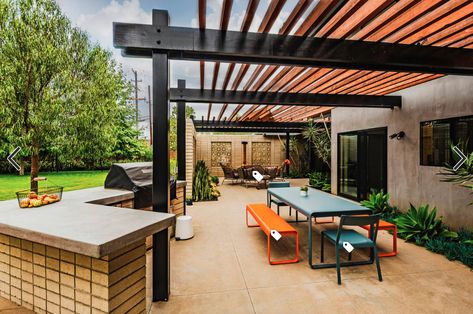 Mid century patio pergola post beam Mid Century Backyard, Midcentury Patio, Mid Century Patio, Patio Ideas Decor, Mid Century Modern Patio, New Patio Ideas, Design Per Patio, Patio Pictures, Patio Remodel