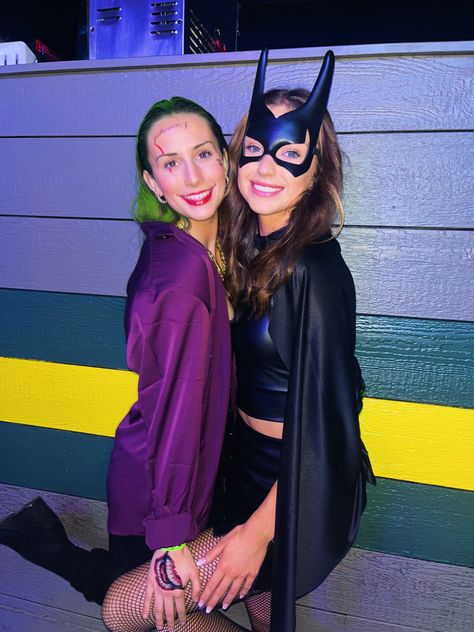 Halloweekend ! Best friend costumes Iconic Duo Costumes Best Friends Halloween, Halloween Costumes2 People, Halloween For Two Friends, Scary Friend Halloween Costumes, Batman And The Joker Costumes, Cute Bestie Costumes, Trendy Halloween Costumes Duo, Costumes For Duos Best Friends, Matching Best Friend Halloween Costumes For 2