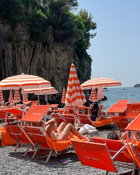 Amalfi coast european summer positano arienzo beach coub italy italian aesthetic beach club Club Pictures, European Beach, South Italy, Italian Aesthetic, Sorrento Italy, European Summer Outfits, Summer 2025, Euro Summer, Aesthetic Beach