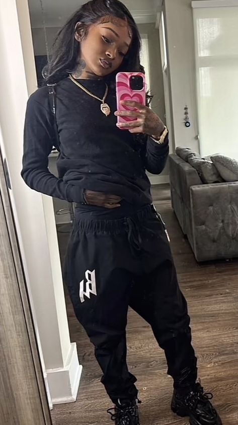 Tomboy Baddie Aesthetic, Stud Sweatpants Outfit, Tomboy Fits Black Women, Masc Black Girls Outfits, Thick Tomboy Outfits, No Label Lesbian Style, Stud Women Outfits, Stem Females Outfits, Fem Stud Outfits