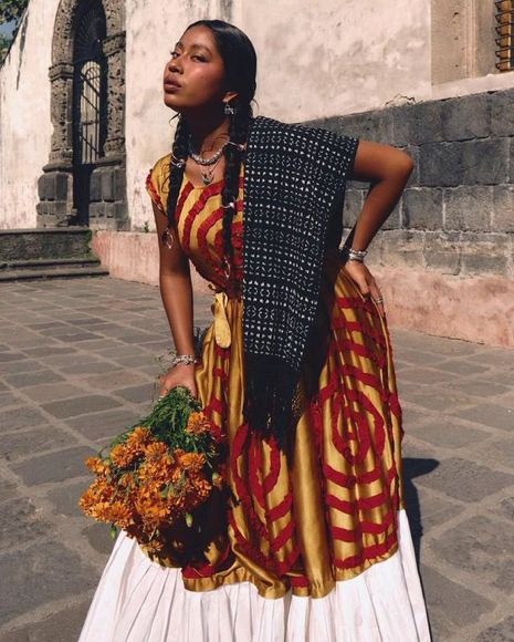 Latina Photoshoot, Mayan Clothing, Mexican Traditional Clothing, Y2k Photoshoot, Chicana Style, Mexican Fashion, Mexican Outfit, Latina Fashion, Mexican Culture