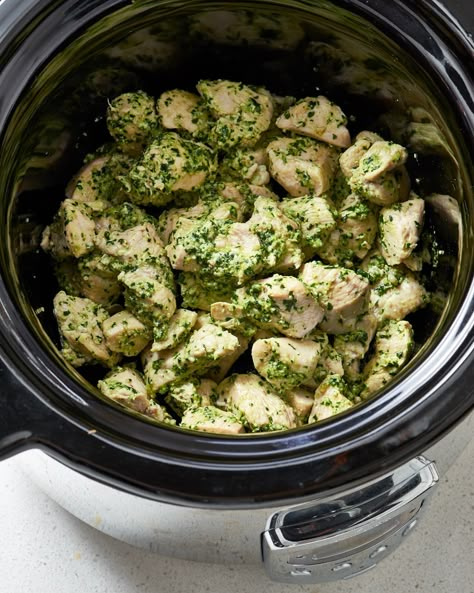 Slow Cooker Pesto Chicken, Creamy Pesto Chicken, Creamy Pesto Chicken Pasta, Chicken Pesto Recipes, Creamy Pesto, Slow Cooker Pulled Pork, Pesto Chicken Pasta, Slow Cooker Dinner, Healthy Slow Cooker