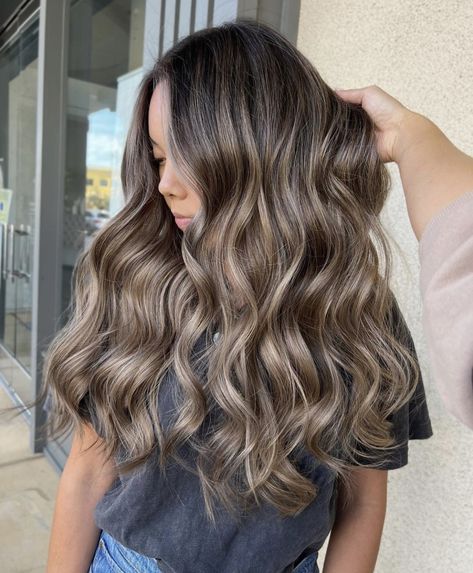 Hair Color For Asian Skin, Hair Colors For Olive Skin, Caramel Streaks, Olive Skin Hair, Olive Skin Blonde Hair, Blonde Asian Hair, Bold Highlights, Hair Color Asian, Brown Hair Inspo