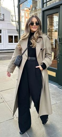 Outfit Ideas Autumn Winter 2024, Autumn Outfits Trench Coat, Outfits For Europe Winter, Beige Raincoat Outfit, Trench Coat Outfit Classy, Long Coat Outfit Classy, Classic Trench Coat Outfit, Ootd Frio, Long Trench Coat Outfit