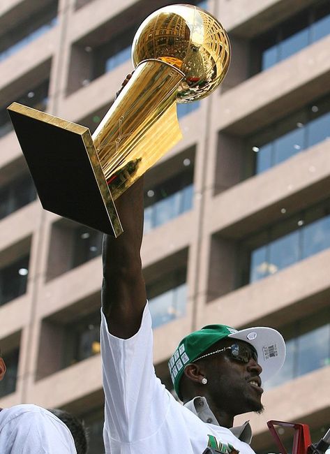 A 15-time All-Star, Garnett finally won his first and only championship in 2008 with the Boston Celtics. Celtics Championship, Celtic Magic, Mike Tyson Boxing, Jordan Woods, Boston Celtics Basketball, Blue Is The Warmest Colour, Celtic Pride, Hopelessly Devoted, Iron Man Art