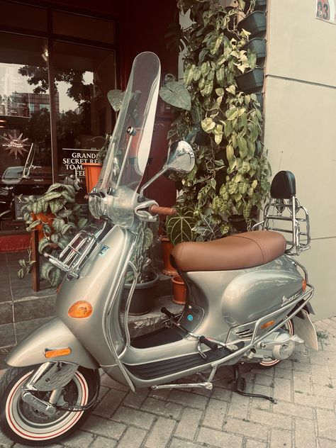 Vespa Et4, Vespa 150, Classic Bikes, Grey Color, Scooters, Gray Color, Agate, Bike, Cars