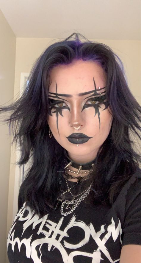 Makeup For Metal Concert, Sleep Token Makeup Ideas, Metal Concert Makeup Ideas, Emo Graphic Liner, Metal Festival Makeup, Slipknot Makeup Looks, Heavy Metal Concert Makeup, Punk Concert Makeup, Wild Makeup Looks