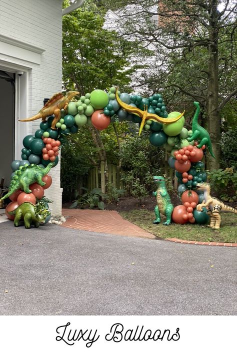 Balloon Gate Decoration Balloon Garland Dinosaur Party, Dino Party 1st Birthday, Cute Dinosaur Party Decorations, Dinosaur Party Decor Ideas, Dinosaur Theme Balloons, Dinosaurs Theme Party, Dianasore Birthday Theme, Dinosaur Party Balloon Arch, Dinosaur Birthday Party Balloon Arch