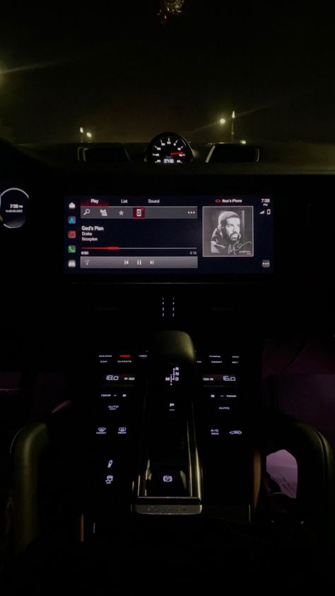 Car Radio Aesthetic Night Drake, Drake Car, Mafia Couple, Daily Vibes, Rich Cars, Story Ideas Pictures, Night Vibes, Night Driving, Ideas Pictures