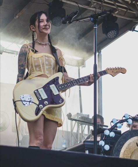 Michelle Zauner Outfits, Michelle Zauner Style, Japanese Breakfast Band, Michelle Zauner, Indie Singers, Japanese Breakfast, Where Is The Love, Cool Electric Guitars, Women In Music