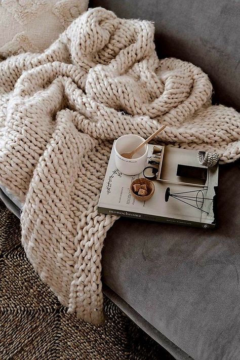 Crochet Blanket Packaging Ideas, Blanket Photoshoot Ideas, Blanket Photography, Crochet Blanket Diy, Christmas Crochet Blanket, Chunky Blanket, Granny Square Blanket, Chunky Knit Blanket, Square Blanket