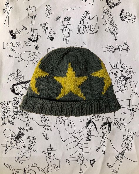 elbervena on Instagram: "sneaky preview of some october things… star hats are back… and maybe… coroline gloves… maybe.." Cute Crochet Knit Beanie Hat, Crochet Star Clothes, Cool Crochet Hats, Climb Aesthetic, Crochet Star Hat Pattern, Star Beanie Crochet, Star Hats, Knit Hat Patterns, Star Beanie