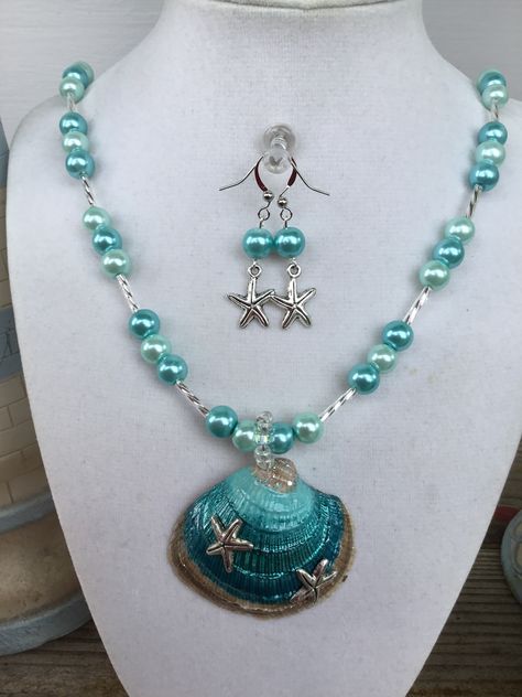 Shell-shaped Beaded Necklaces For Jewelry Making, Handmade Ocean-inspired Shell Necklace For Beach Season, Handmade Shell-shaped Ocean-inspired Jewelry, Handmade Mermaid Jewelry For Beach, Handmade Ocean-inspired Dangle Shell, Seashell Jewelry Diy, Anting Manik, Seashell Art Diy, Mermaid Crafts