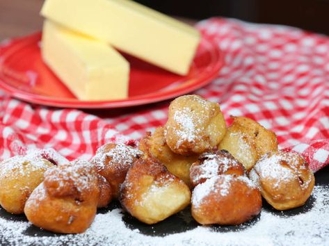 Deep Fried Butter Recipe: How to Make Deep Fried Butter for Breakfast - Thrillist Steak Tips Recipe, Deep Fried Butter, Fried Butter, Wisconsin State Fair, Deep Fried Recipes, Fried Dessert, Fair Foods, Steak Tips, Healthy Lunch Snacks