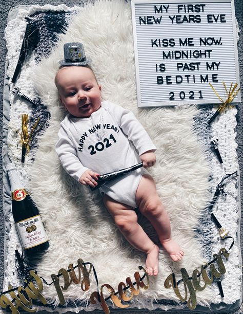 My First New Years Pictures, Newborn Letter Board Ideas, New Year Eve Baby Photos, New Years Newborn Photoshoot, Newborn New Years Photography, Baby First New Years Photos, New Year Milestone Baby Picture, Newborn New Years Pictures, First New Years Baby Pictures