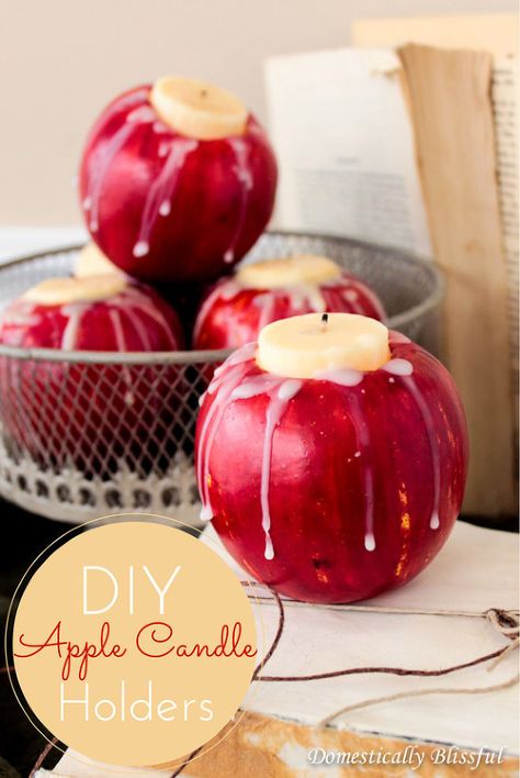 Adorable apple candle holders - check out this step by step tutorial! Apple Candle Holders, Fall Candle Decor, Apple Candle, Easy Diy Thanksgiving, Thanksgiving Candles, Diy Apple, Candles Diy, Thanksgiving Decorations Diy, Apple Candles