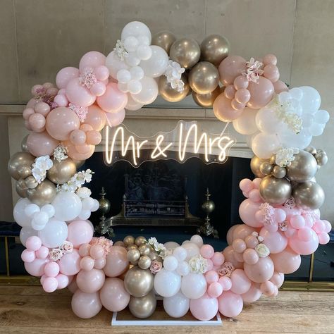 White Balloon Arch, Garland Birthday, Balloons Ideas, Wedding Pink, White Balloons, Gold And Pink, Pink Balloons, Pink Baby Shower, Balloon Arch