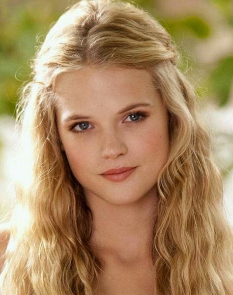 Gabriella Gabriella Wilde, Blonde Actresses, Blonde Curly Hair, Long Blonde, Long Blonde Hair, Woman Face, Hair Inspo, Easy Hairstyles, Pretty People