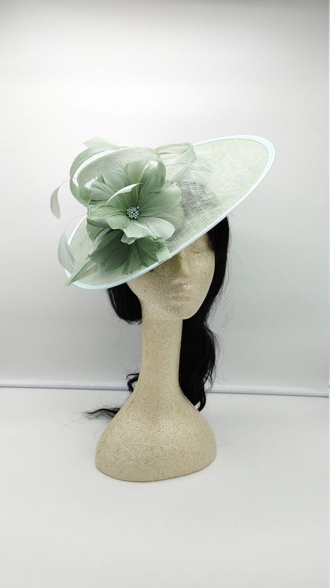 Kentucky Derby Dress, Mint Green Wedding, Flowers And Feathers, Mother Of The Bride Hats, Green Fascinator, Tea Hats, Easter Hat, Wedding Mint Green, Kentucky Derby Fascinator