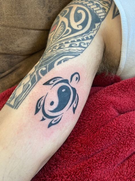 Tattoos Sea, Ying Yang Tattoo, Sea Turtle Tattoo, Yang Tattoo, Turtle Tattoo, Ying Yang, Sea Turtle, Polynesian Tattoo, Tattoo Designs