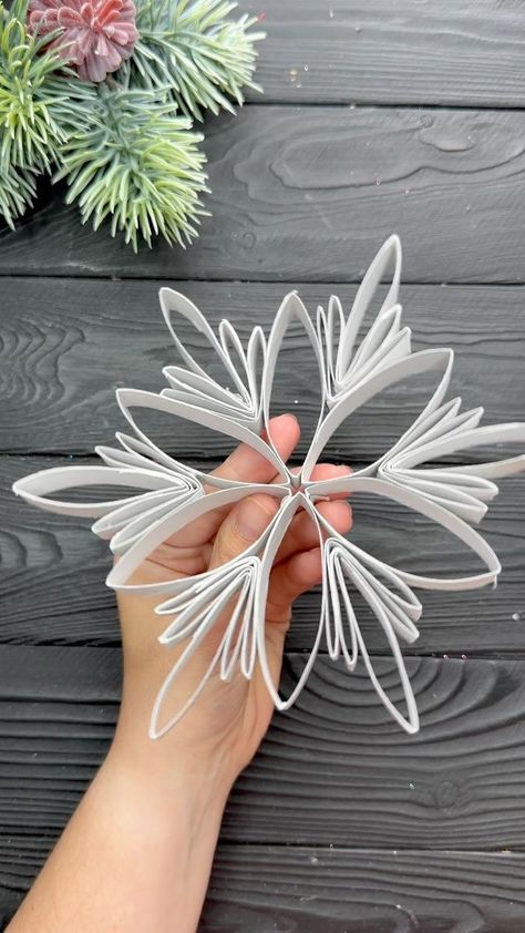 Paper Flowers Diy Easy, Tissue Paper Flowers Diy, Paper Decorations Diy, Toilet Paper Crafts, Easy Paper Flowers, Studio Diy, Paper Craft Tutorials, Easy Paper Crafts Diy, Toilet Paper Roll Crafts