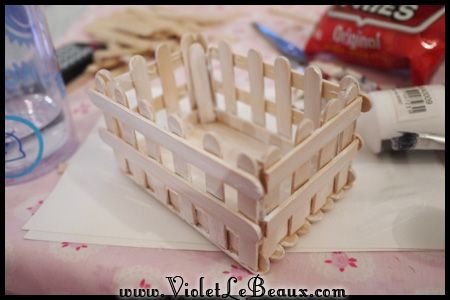 Basket made from popsicle sticks. Popsicle Stick Craft, Diy Popsicle Stick Crafts, Cowboy Theme Party, Pig Birthday Party, Cute Craft, Diy Popsicle, Berry Baskets, Stick Art, Peppa Pig Birthday