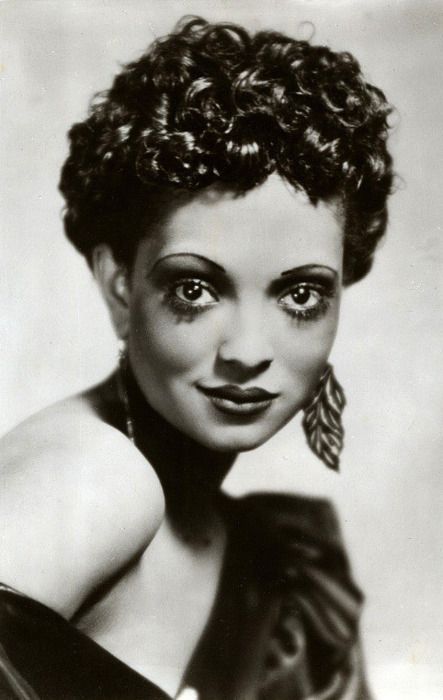 Nina Mae McKinney (June 13, 1912 - May 3, 1967) was an American actress. Dubbed "The Black Garbo" when she worked in Europe, she was one of the first African-American film stars and was one of the first African-Americans to appear on British television. Black Pinup, Black Actresses, Vintage Black Glamour, Black Hollywood, African History, African American Women, African American History, Black American, Black Culture