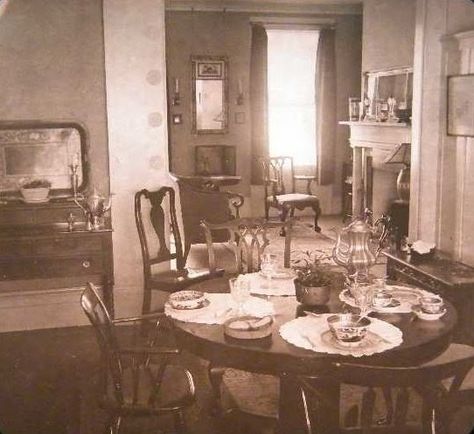 "Domestic Art" In 1920's Brooklyn From a stereograph by The Keystone View Company , comes this Brooklyn home decorating tip... 1910 House Decor, 1910s House Interior, 1920s Home Interior, 1910 House, 1920s Home Decor, 1920s Interior, 1920 Home, 1920s Decor, Dining Room Images