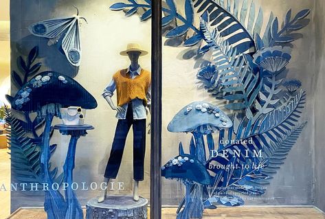 Anthropologie Fall Window Display, Denim Window Display, Luxury Window Display, Anthropologie Window Display, Anthropologie Display, Autumn Window Display, Plaza New York, Spring Window Display, Rockefeller Plaza