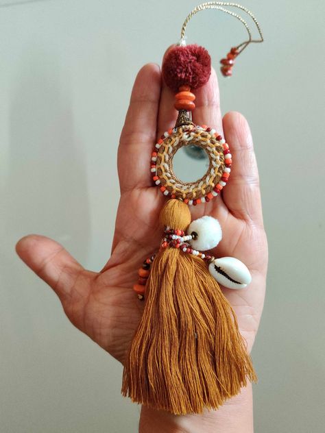 Tassen Hanger, Tassels Fashion Clothing, Diy Gift Box Template, Yellow Mirror, Diy Jewelry Set, Yellow Mirrors, Tassel Crafts, Hand Work Design, Simple Hand Embroidery Patterns