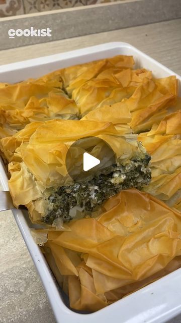 Cookist Wow on Instagram: "🔊 Did you hear the crunchiness? 😍
#Spanakopita is a delicious savory Greek pie made of perfectly crispy layers of phyllo dough and a comforting filling of #spinach and #feta cheese 🤤

You won’t be able to resist it! Recipe by @micheleghedo 💪

👉INGREDIENTS
Sheet pan 30X20
600g spinach
360g feta cheese
1 onion
2 spring onions
7g dill
7g parsley
2 eggs
300g phyllo pastry
Olive oil
salt
pepper

👉METHOD
1. Boil and drain the spinach. Before you begin mixing the filling, be sure spinach is very well drainded.
2. In a mixing bowl add the spinach and mix with eggs, onions and feta.
3. Unroll the phyllo sheets and brush with olive oil.
4. Add the filling and continue to layer the phyllo sheets brushing with olive oil.
5. Bake at 190°C for 40 minutes.

Have you ever Spinach Filling Recipes, Spanicopita Recipe, Philo Pastry, Greek Pie, Spinach Appetizers, Summer Pies, Kale Feta, Puff Pastry Recipes Savory, Cheese Quiche Recipe