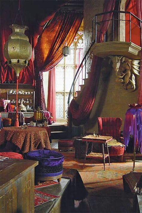 Comfy gypsy room Harry Potter Bedroom, Images Harry Potter, Hogwarts Aesthetic, Harry Potter Room, Deco Boheme, Hogwarts School, Harry Potter Aesthetic, Wizarding World Of Harry Potter, Harry Potter World