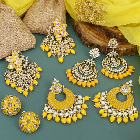 Chunky Jewellery, Unique Wedding Jewelry, Bridal Jewellery Inspiration, Arabic Jewelry, Green Outfits, Indian Jewelry Earrings, Ethnic Gown, Indian Bridal Jewelry Sets, Booties Outfit