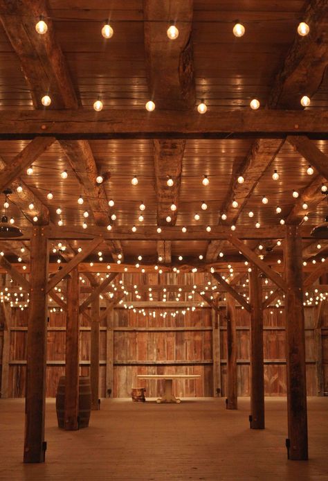 Diy Wedding Venues, Barnyard Wedding Decorations, Wedding Reception Summer, Country Banquet Decorations, Country Farmhouse Party Decor, Fall Wedding Dance Floor, Fall Barn Party Ideas, Fall Dance Decorations School, Country Event Decor