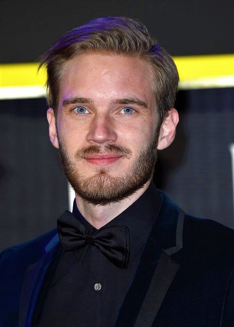 PewDiePie Net worth 2023 Felix Pewdiepie, Felix Kjellberg, Lifestyle Hack, Make Millions, Youtube Stars, Fashion Suits, Pewdiepie, Smash Cake, Popular Videos