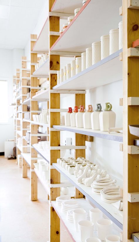 Pottery Studio Shelves, Red Raven, Studio Layout, Workshop Studio, Pottery Workshop, Ceramic Workshop, Studio Organization, Clay Studio, Studio Tour