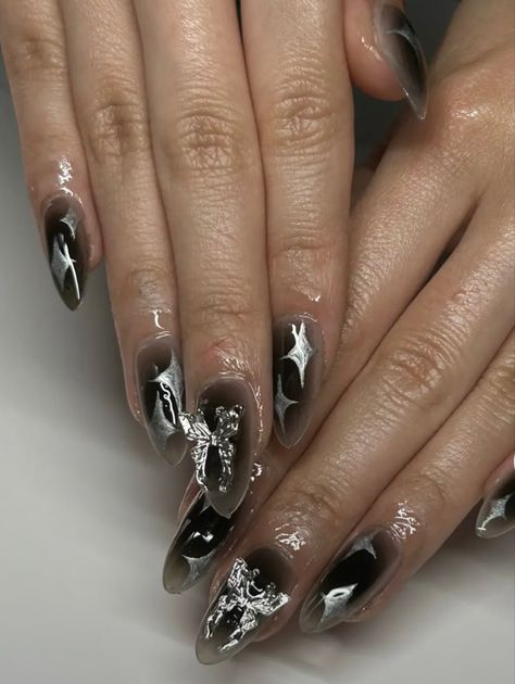 Black Y2k Nails Almond, Black Nail With Pearls, Black Chrome Star Nails, Black Nail Art Halloween, Y2k Nail Inspo Black, Xiaohongshu Nails Black, Black Nails Ideas Y2k, Black Nails Douyin, Black Angel Nails