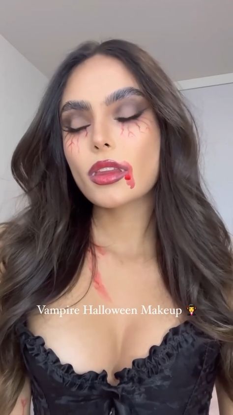 Vampire Bite Makeup, Vampire Makeup Tutorial, Vampire Diaries Makeup, Vampire Makeup Looks, Vampire Makeup Halloween, Inner Darkness, Vampy Makeup, Creature Of The Night, Vampire Halloween Costume