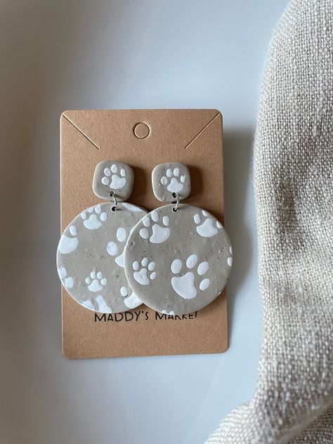 Handmade❤️ Materials Used✨ - Speckled Polymer Clay - Beige Polymer clay - Acrylic White Paint -  Stainless Steel Earring Posts (Color: Light Grey) - Stainless Steel Earring Backs (Color: Light Grey) - Rubber Earring Backs (Clear) Theses cute dog paw print beige earrings are absolutely adorable, lightweight, and durable! I do offer 13 different color variations!  For color reference: The Primary color is the main color of the polymer clay while the secondary color is the color of the acrylic pain Dog Polymer Clay Earrings, Dog Clay Earrings, Polymer Clay Dog Earrings, Speckled Polymer Clay, Clay Buttons, Beige Earrings, Mom Earrings, Diy Earrings Polymer Clay, Earrings Polymer