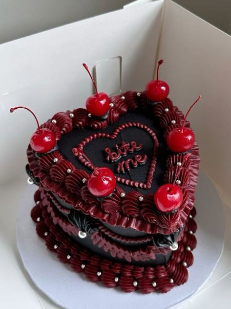 Black And Red Cake Ideas, Red And Black Cake, Gothic Birthday Cakes, Happy Birthday Written, Gothic Cake, Red Birthday Cakes, Vintage Birthday Cakes, Black Cake, Funny Birthday Cakes