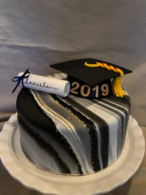 Black And Silver Graduation Cakes, Black And White Graduation Cake, Black And Gold Graduation Cake, Graduation Cakes For Boys, Prom Cake, Simple Graduation Cakes, Lawyer Cake, Architecture Cake, Sofia Cake