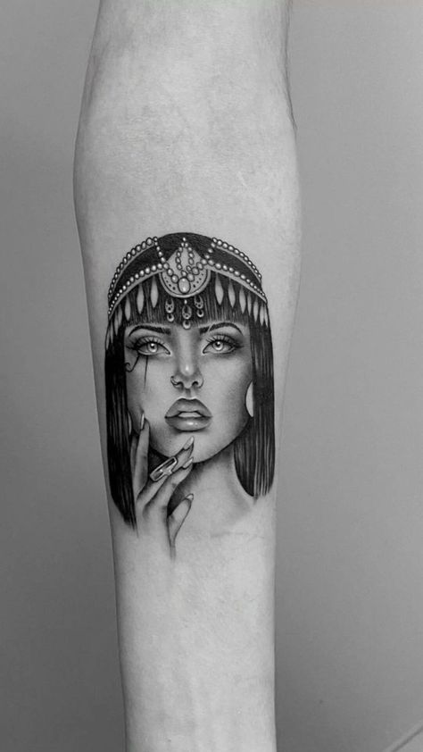 Egyptian Side Tattoo, Black Tattoo Sleeve Women, Egyptian Tattoo Sleeve Women, Tattoo Cleopatra, Egyptian Goddess Tattoo, Egyptian Queen Tattoos, Cleopatra Tattoo, Nefertiti Tattoo, Egyptian Tattoos