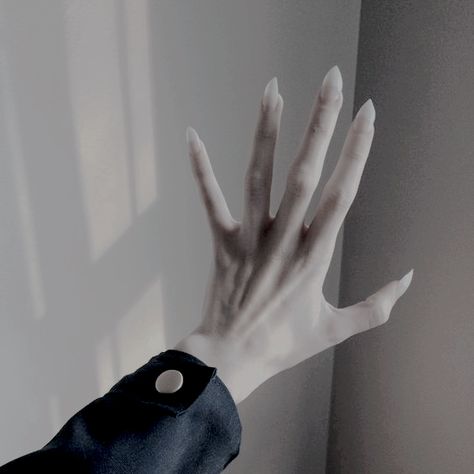 - ̗̀ @cabeswtr ̖́- Kuroo Tetsurou, Hand Reference, Pretty Hands, Dark Aesthetic, Pose Reference, Drawing Reference, Character Inspiration, Art Reference, Art Inspiration