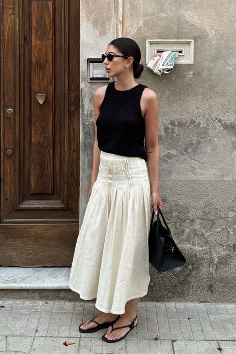 Linen Skirt Outfit, White Summer Skirt, Minimal Summer Style, White Skirt Summer, Skirt Ootd, Italy Fits, White Long Skirt, Summer Inspo, Neutral Fashion