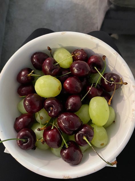 #cherry #cherries #grapes #snack Grapes Snack, Cherry Snacks, Cherry Fruit, Healthy Food Motivation, Snacks For Work, Food Is Fuel, Low Cal, Food Obsession, Pretty Food