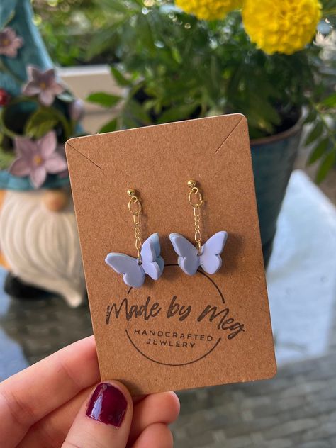 Modeling Clay Jewelry, Earing Clay Diy, Aesthetic Polymer Clay Earrings, Pearl And Clay Earrings, Polymer Clay Stud Earrings Ideas, Summer Earrings Clay, Fun Earrings Diy, Polymer Clay Earrings With Beads, Handmade Clay Earrings Ideas