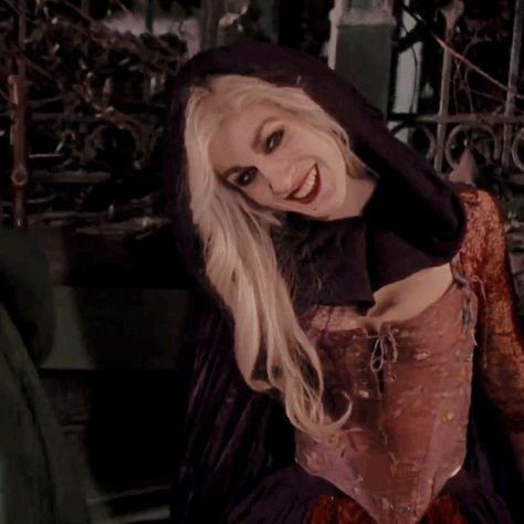 Sarah Sanderson Hocus Pocus, Hermanas Sanderson, Hocus Pocus 1993, Sarah Anderson, Hocus Pocus Movie, Sarah Sanderson, Hocus Pocus Witches, Sanderson Sisters, Halloween Icons