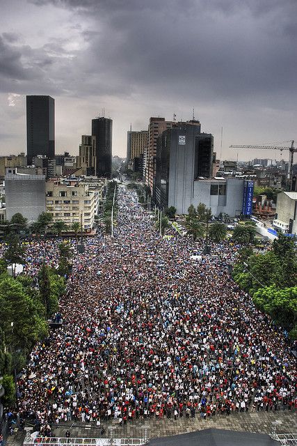 New Guiness World Record: People Dancing "Thriller" Ciudad de México. by Eneas, via Flickr Guinness Book Of World Records, Michael Jackson Thriller, World Dance, Mexico Culture, Guinness Book, Guinness World Records, People Dancing, Let's Dance, México City